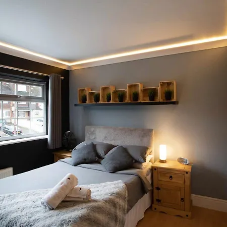 Modern Holiday In With Jacuzzi * 布里斯托