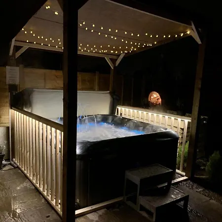 Modern Holiday In With Jacuzzi 度假居 布里斯托